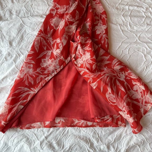 Ann Taylor Red Flowy Sleeveless Tank Top High Nevk Floral - Picture 7 of 7